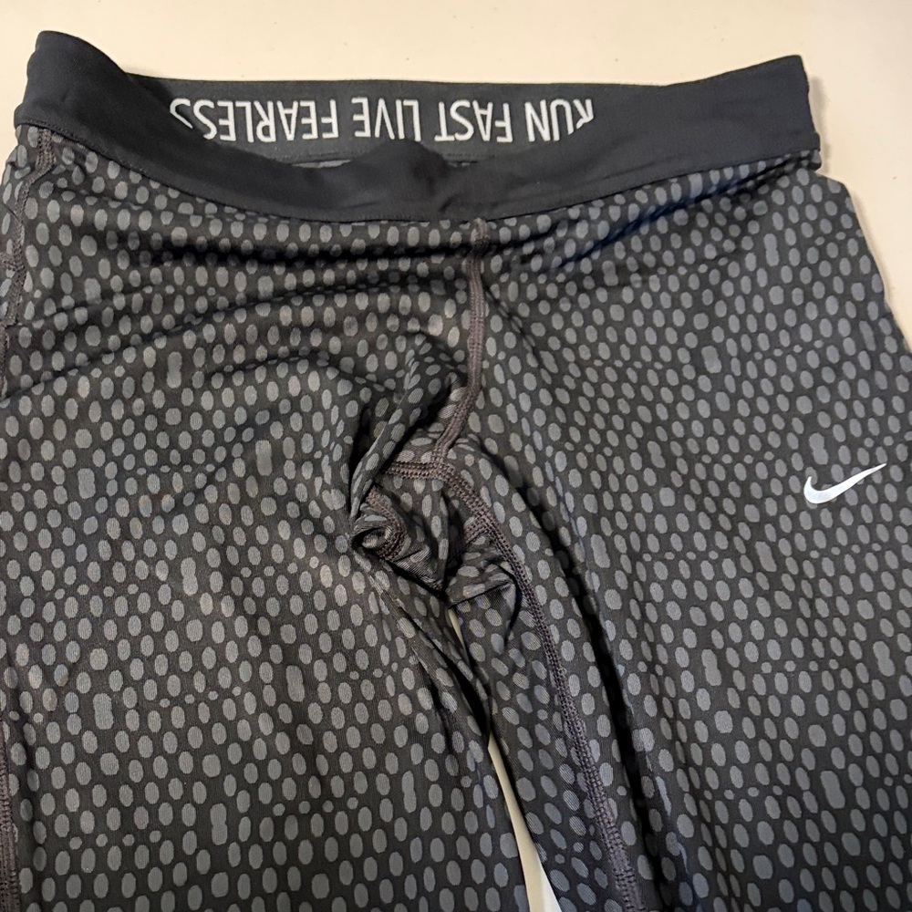 Nike Women’s Gray Patterned Leggings
